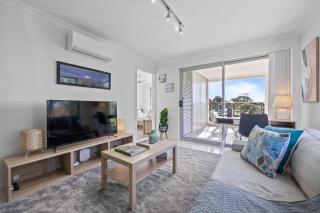 Inviting 2BR Stay by the Sand at Rockingham - 6