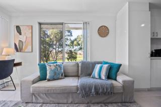 Inviting 2BR Stay by the Sand at Rockingham - 1