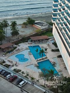 Hermoso y lujoso piso 14 con Salida Directa a la playa y clubhouse increible - Santa Marta - 3