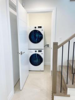 A peaceful, quiet second floor room for staying W - Vancouver - 1