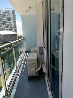 Elegant 2BR Condo Maldives Tower - Azure Resort Residences near MOA, Airport, SM, Casinos - Manila - 1