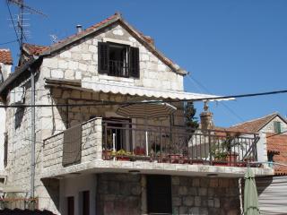 Bruno Split Centre Apartment and Room - 9