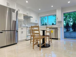 Brand new, peaceful first floor room for staying - Vancouver - 0