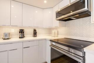 Newly Renovated Oceanview Luxe Stay with Free Parking - Honolulu - 1