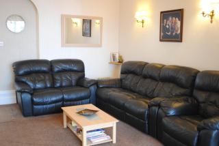 The Flintstones Guesthouse - Weymouth - 4