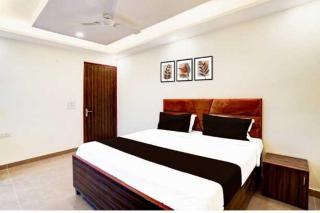 Hotel O Shree Shyam Guest House - Noida - 5