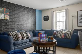 Newark Gem 6BR, 5BA - Sleeps 20 - Walk to Prudential Center and Newark Penn Station, Near EWR and American Dream Mall, includes Parking - WiFi - Laundry - Backyard - Gym - Newark - 8