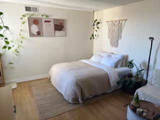 Elegant Suite at Marina-Venice Beach with Pool, Jacuzzi, GYM by Holisticā Retreats - Los Angeles - 1