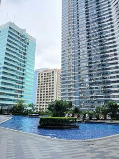 Staycation near Makati & Ayala Malls - 0