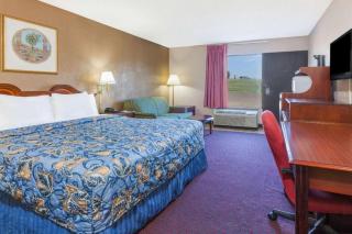 Days Inn by Wyndham Mt. Pleasant - 3