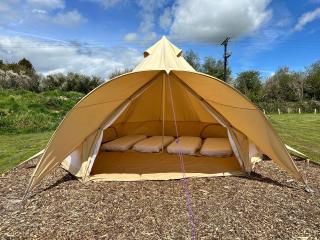 Greenfinch Lakeside Bell Tent Basic with Airbeds Only - Saint Columb Major - 0