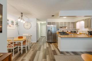 Seas The Day, Pet Friendly Walk to beach! - 5