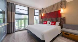 ibis Chengdu East Railway Station Hotel - 1