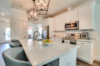 Sunny Day - Walk to beach- community pool! - 9