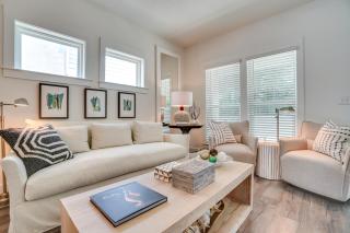 Sunny Day - Walk to beach- community pool! - 2