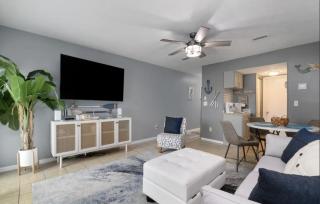 Susie Q's Beach Retreat by Sand Seeker Vacations - 9