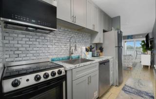 Susie Q's Beach Retreat by Sand Seeker Vacations - 3