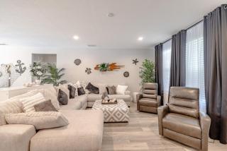 Seashells & Cocktails Backyard Paradise! - 7