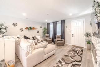 Seashells & Cocktails Backyard Paradise! - 4