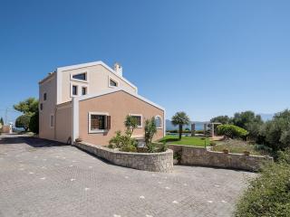 Marathi Hilltop Oasis Sea View Villa - Marathi - 1