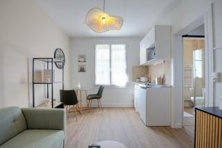 Central - 800 m Gare - Parking - Climatisé - 7