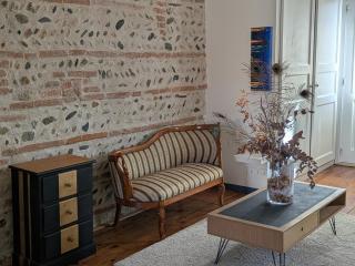 Charming 2-bedroom, near city center - 5