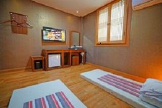 Gamyoungroo Hanok Hotel - 8