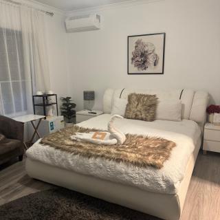 Mahzan Master Bedroom Ensuite - Truganina - 0