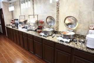 AmericInn by Wyndham Grand Rapids Airport North - 1