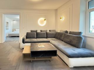 Bohemian Street Haven - - 0