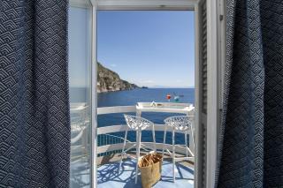 Romantic Room - RocksideEscape - 3