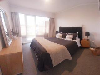 City Apartment with a View - Hamilton - 8