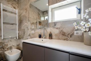 Skyline Mirjana – Cozy Apartment with Terrace - Bari - 4
