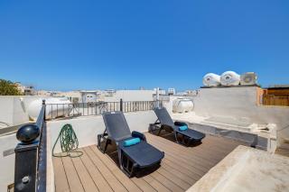 Sliema Townhouse with Rooftop Terrace - Sliema - 4