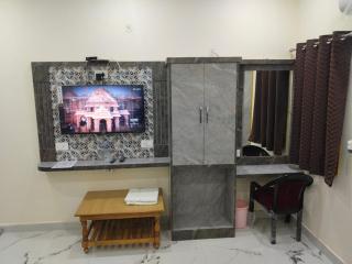 Hotel Dev Inn Ayodhya - Ayodhya - 1