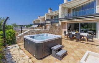 3 Bedroom Awesome Home In Umag - 0
