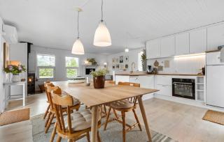 4 Bedroom Lovely Home In Rønde - Rønde - 6