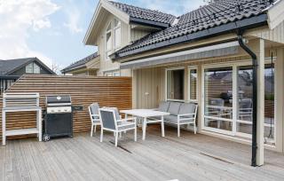4 Bedroom Cozy Home In Færvik - Færvik - 9