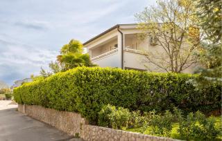 Awesome Apartment In Malinska With Wifi - Malinska - 4