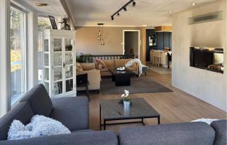 Gorgeous Home In Tveit With Jacuzzi - Tveit - 7