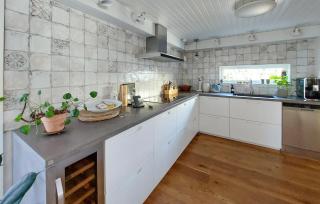 Amazing Home In Höganäs - 5