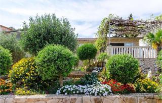 Amazing Home In Stari Grad - Stari Grad - 0