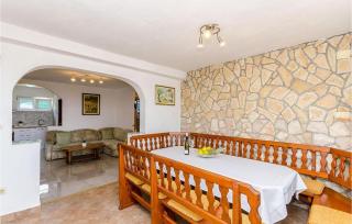 Amazing Home In Stari Grad - Stari Grad - 7
