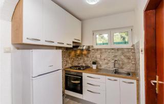 Amazing Home In Stari Grad - Stari Grad - 6