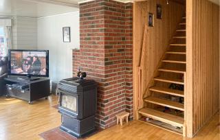 4 Bedroom Nice Home In Flornes - - 7