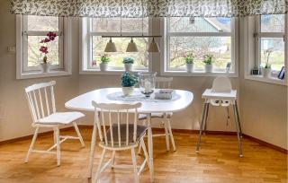 4 Bedroom Nice Home In Flornes - - 5