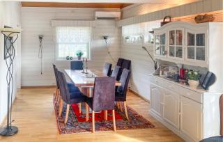 4 Bedroom Nice Home In Flornes - 6