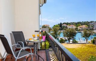 Nice Apartment In Krk With Wifi - Krk - 3
