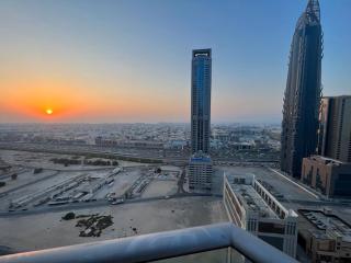 Elegant 1 Bedroom Apartment, The Lofts West Tower, Downtown Dubai By Al sarya Holiday Homes - 5