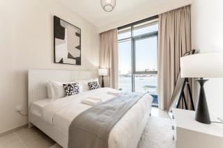 Bright 2BR with Pool & Creek Views - Dubai - 0